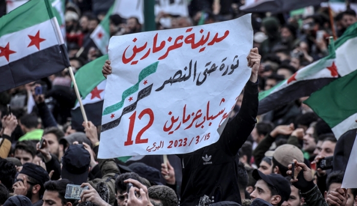 Suriye'de halk direniinin 12. yl dnmnde rejim kart gsteriler dzenlendi