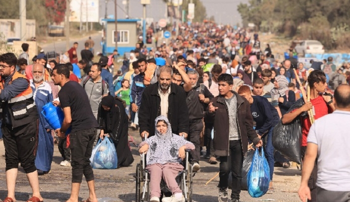 Gneye gitmeye zorlanan Gazze halk g yolunda