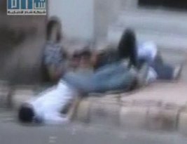 Humus'ta sokaklar cesetlerle dolu (Video)