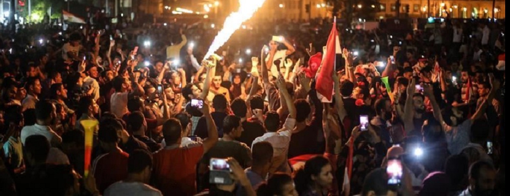 M�s�r'da halk soka�a indi, g�steriler 10 �ehre daha s��rad�