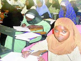 Uganda slam niversitesi Afrikay aydnlatyor