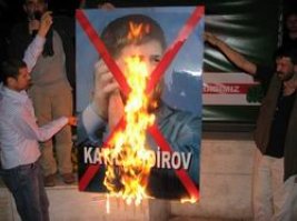 gal kuklas Kadirov'a protesto